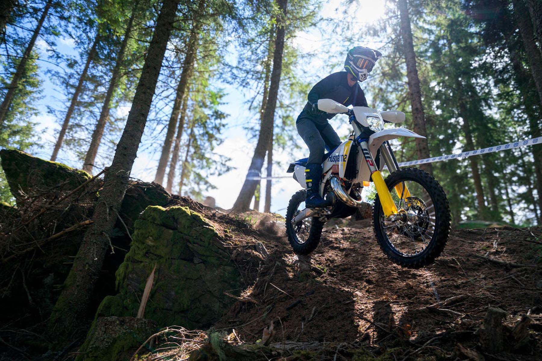Husqvarna_Enduro_2027_05.jpg